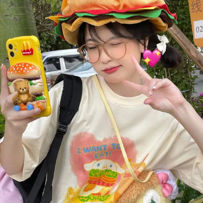 圆月映花都